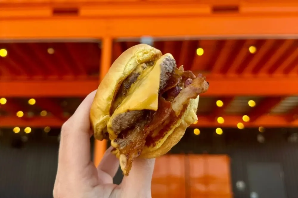 Smalls Sliders modular Can drive-thru restaurant