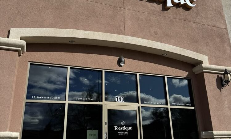 Toastique Exterior