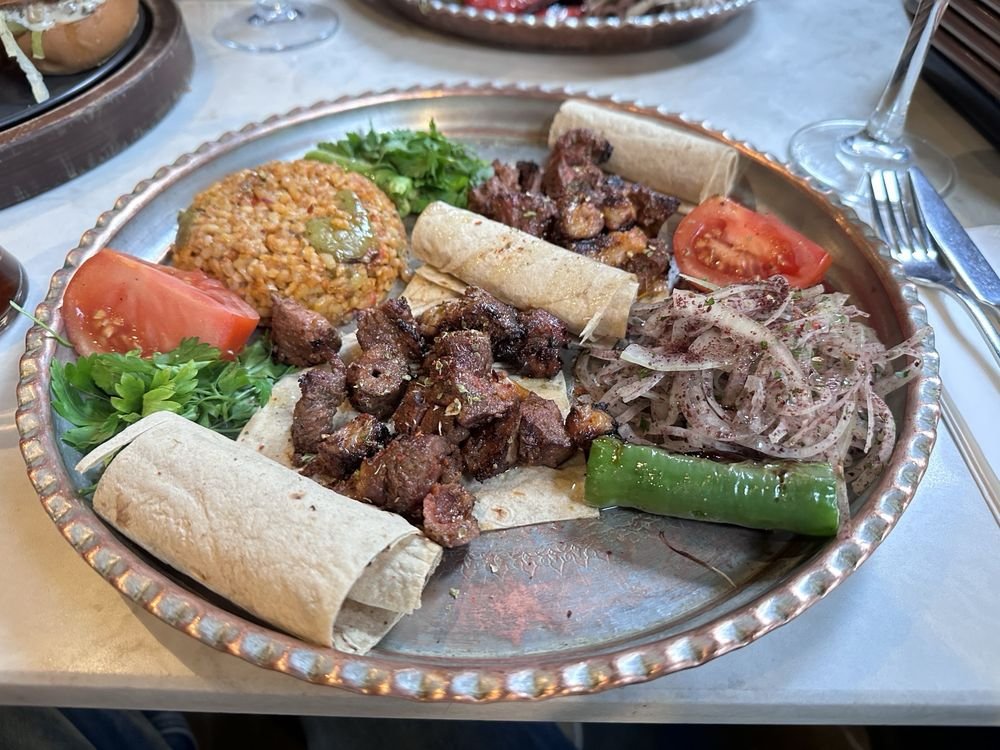 Huqqabaz food platter with meat, flatbread, tomatoes, onions and peppers