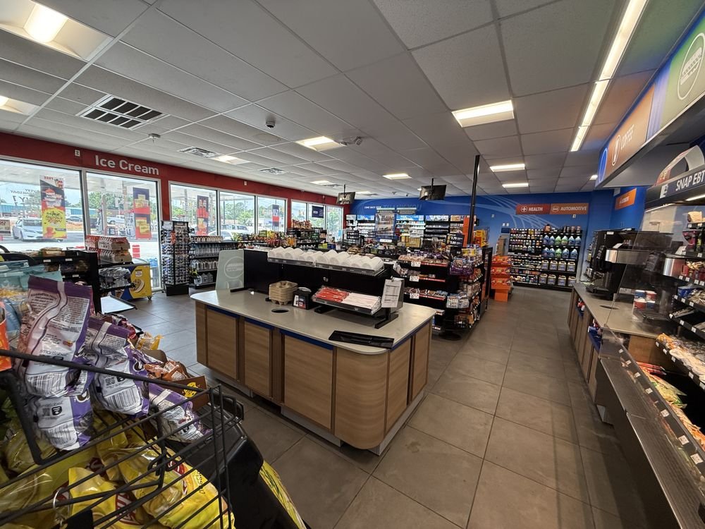 Representative Murphy USA store interior with snack aisles and a beverage station